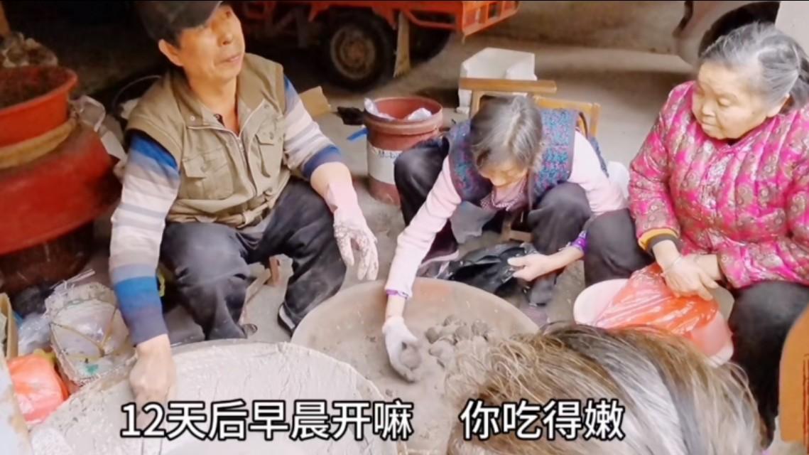 皮蛋的配方及详细制作方法（松花皮蛋是怎么做成的）-2