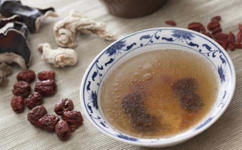 桂圆枸杞茶可以天天喝吗（枸杞桂圆泡茶能长期喝吗）-1