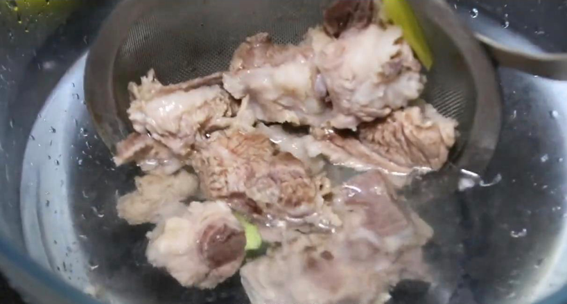 排骨炖莲藕怎么做好吃，排骨煮藕如何做好吃？-5