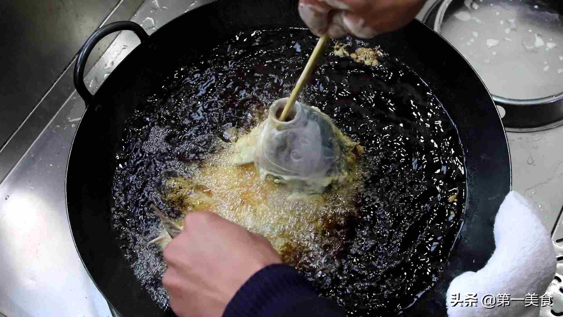 糖醋鱼的家常做法单（正宗的糖醋汁怎么做）-7