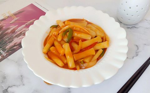 辣年糕的做法家常做法（辣年糕怎么做好吃）