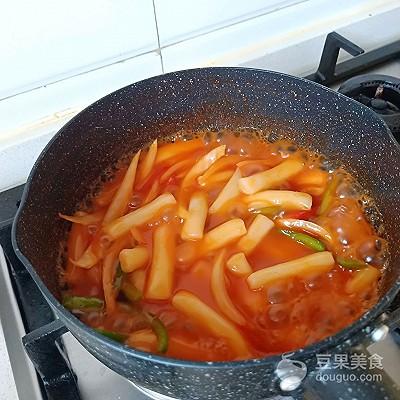 辣年糕的做法家常做法（辣年糕怎么做好吃）-11