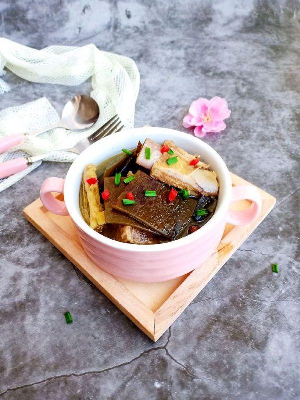排骨海带汤怎么做好喝（排骨煮海带要煮多久）-1