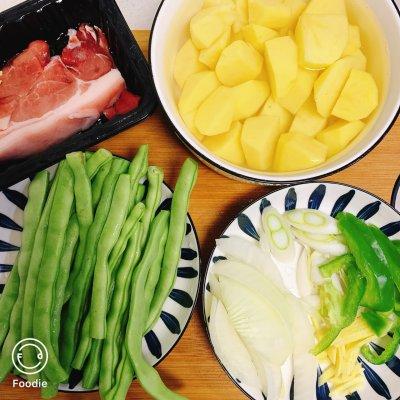 四季豆土豆炖肉的做法（五花肉炖土豆四季豆怎么做）-2