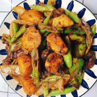 四季豆土豆炖肉的做法（五花肉炖土豆四季豆怎么做）-9