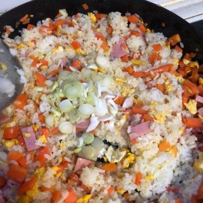 怎样做蛋炒饭好吃又简单（蛋炒饭的做法及配料）-8
