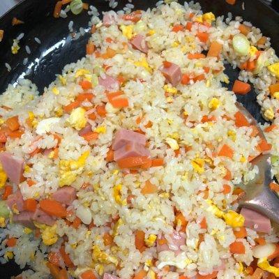 怎样做蛋炒饭好吃又简单（蛋炒饭的做法及配料）-9