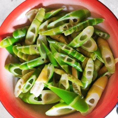 鲜笋炒肉片怎么炒好吃（新鲜竹笋炒肉片的家常做法）-3