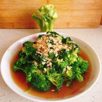 凉拌西兰花怎么做好吃（家常蚝油蒜蓉西兰花做法）-9