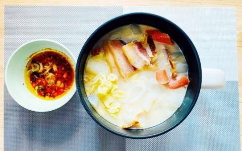 腊排骨火锅放什么配菜（腊肉排骨火锅怎么做）