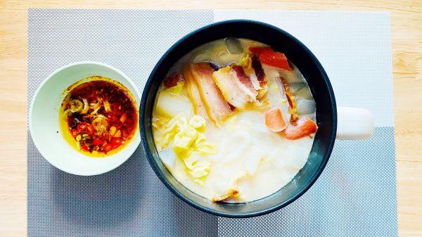腊排骨火锅放什么配菜（腊肉排骨火锅怎么做）-1