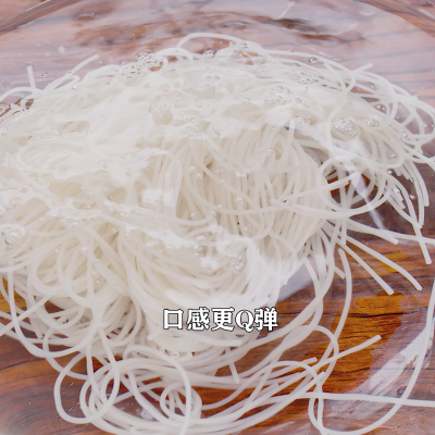 米粉汤怎么做好吃（水煮米粉最简单的做法）-4