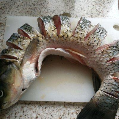 家常炖草鱼怎么做好吃又简单_清炖草鱼的家常做法简单-3