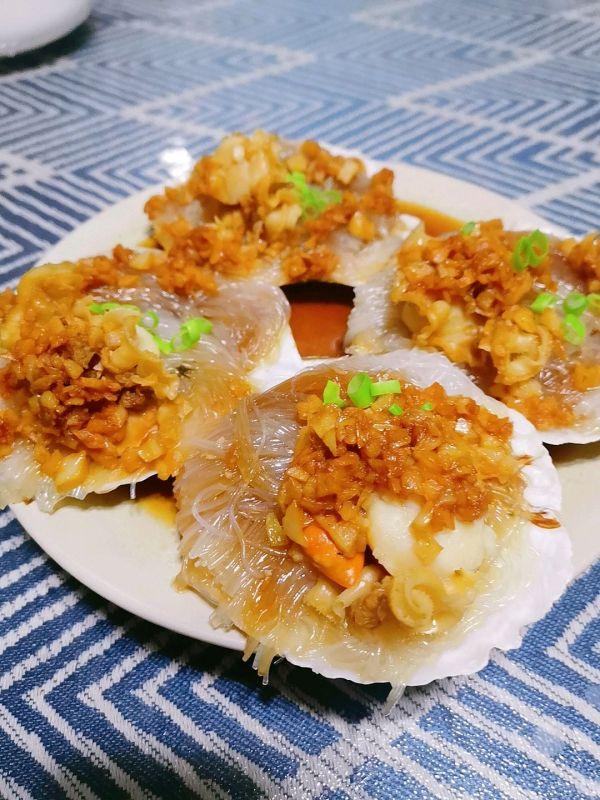 蒜蓉粉丝蒸扇贝蒸多久（蒜蓉扇贝粉丝煲怎么做）-1