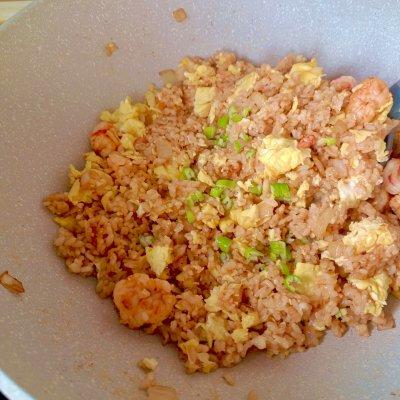 虾仁炒米饭怎么做好吃（虾仁炒饭的经典做法）-16