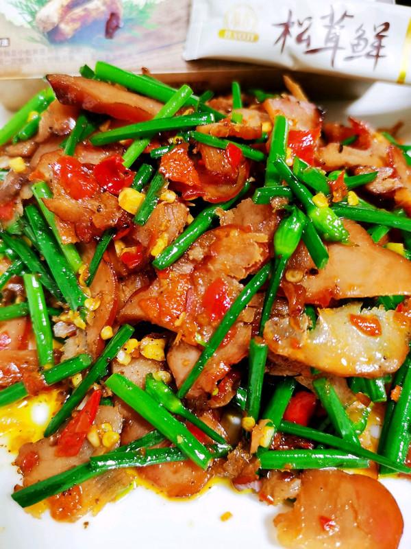 韭花炒腊鸡肉怎么炒（辣椒炒腊鸡怎样做好吃）-1
