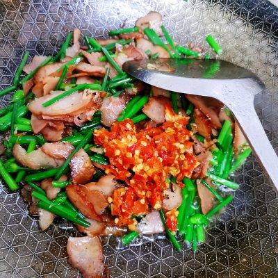 韭花炒腊鸡肉怎么炒（辣椒炒腊鸡怎样做好吃）-8