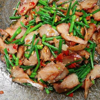 韭花炒腊鸡肉怎么炒（辣椒炒腊鸡怎样做好吃）-9