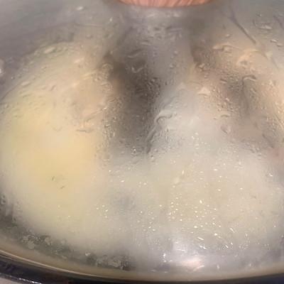 鲤鱼跟什么煲汤最好，鲤鱼怎么炖汤好吃又简单-5