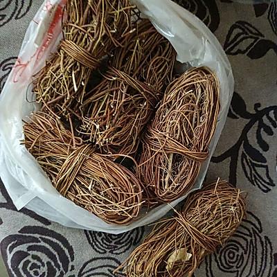 鸡骨草煲猪骨汤加什么食材，鸡骨草煲猪骨放什么料？-3