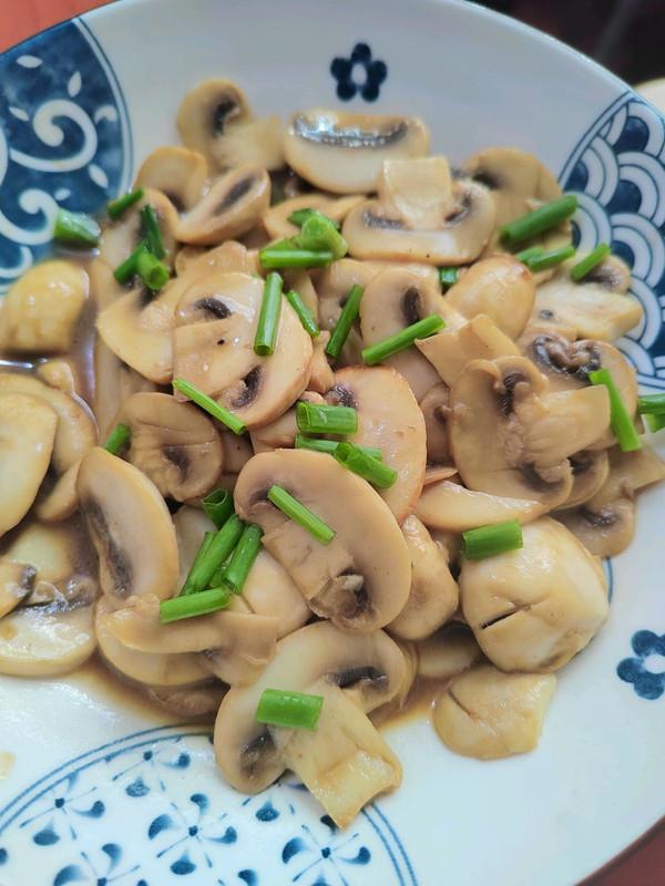 蘑菇怎么炒好吃又简单，白色的蘑菇怎样炒好吃？-1