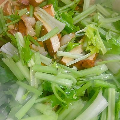 芹菜炒香干的家常做法（芹菜炒香干先炒什么）-4