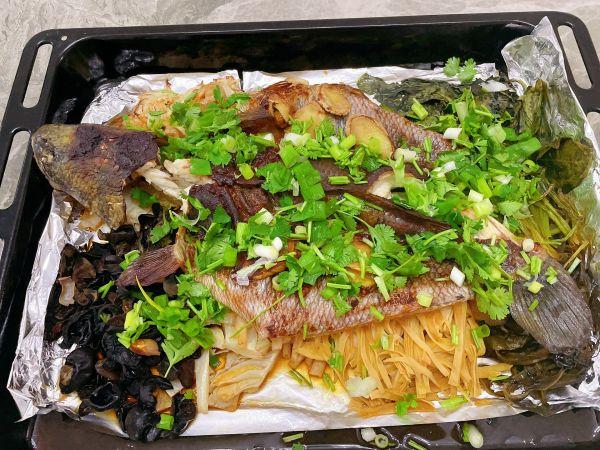 烤箱烤鱼的制作方法和配料，家庭烤箱做烤鱼-1
