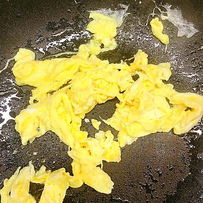 鸡蛋炒河粉怎么炒好吃_炒粉条的家常做法-6