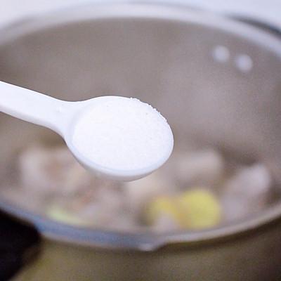 羊排怎么炖好吃又烂没腥味又不油_家里炖羊排的正确方法-10