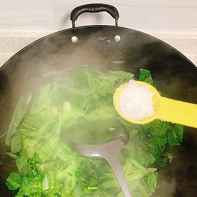 莴笋炒鸡蛋怎么做好吃又简单（莴笋鸡蛋怎样炒好吃）-9