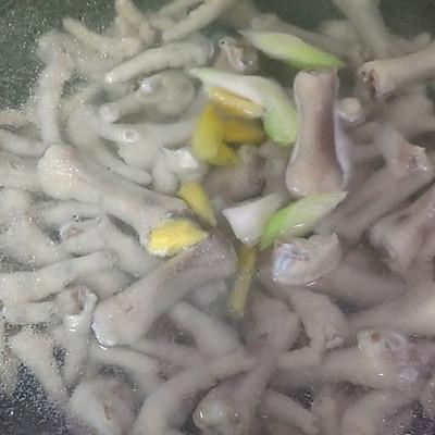 柠檬泡椒凤爪的制作方法和配料_柠檬味泡椒凤爪怎么做-2