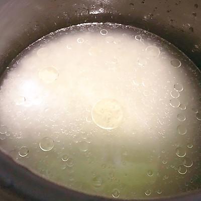 滑鸡腊肉煲仔饭怎么做（广式滑鸡煲仔饭的做法）-4