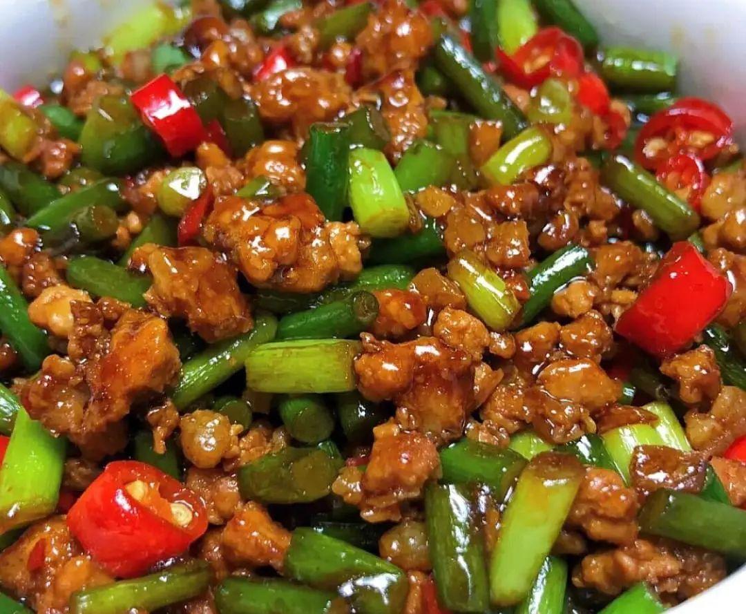 蒜苔炒肉的做法窍门（蒜苔炒肉末怎么炒好吃）-1