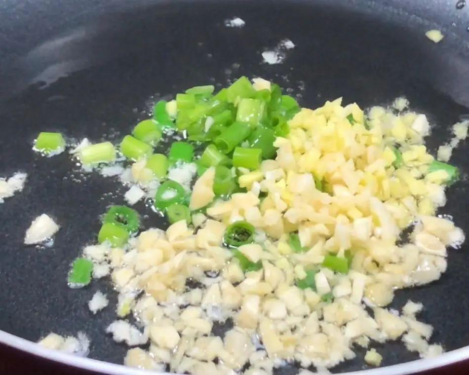 蒜苔炒肉的做法窍门（蒜苔炒肉末怎么炒好吃）-4