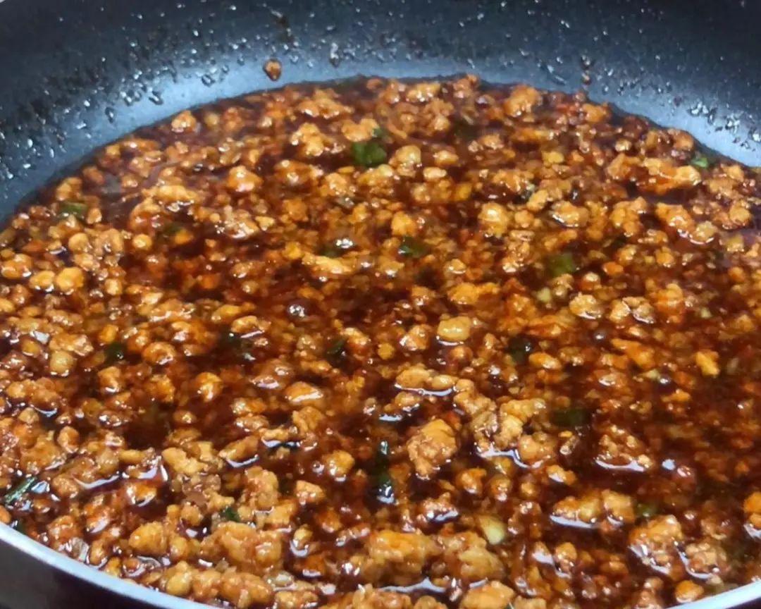 蒜苔炒肉的做法窍门（蒜苔炒肉末怎么炒好吃）-7