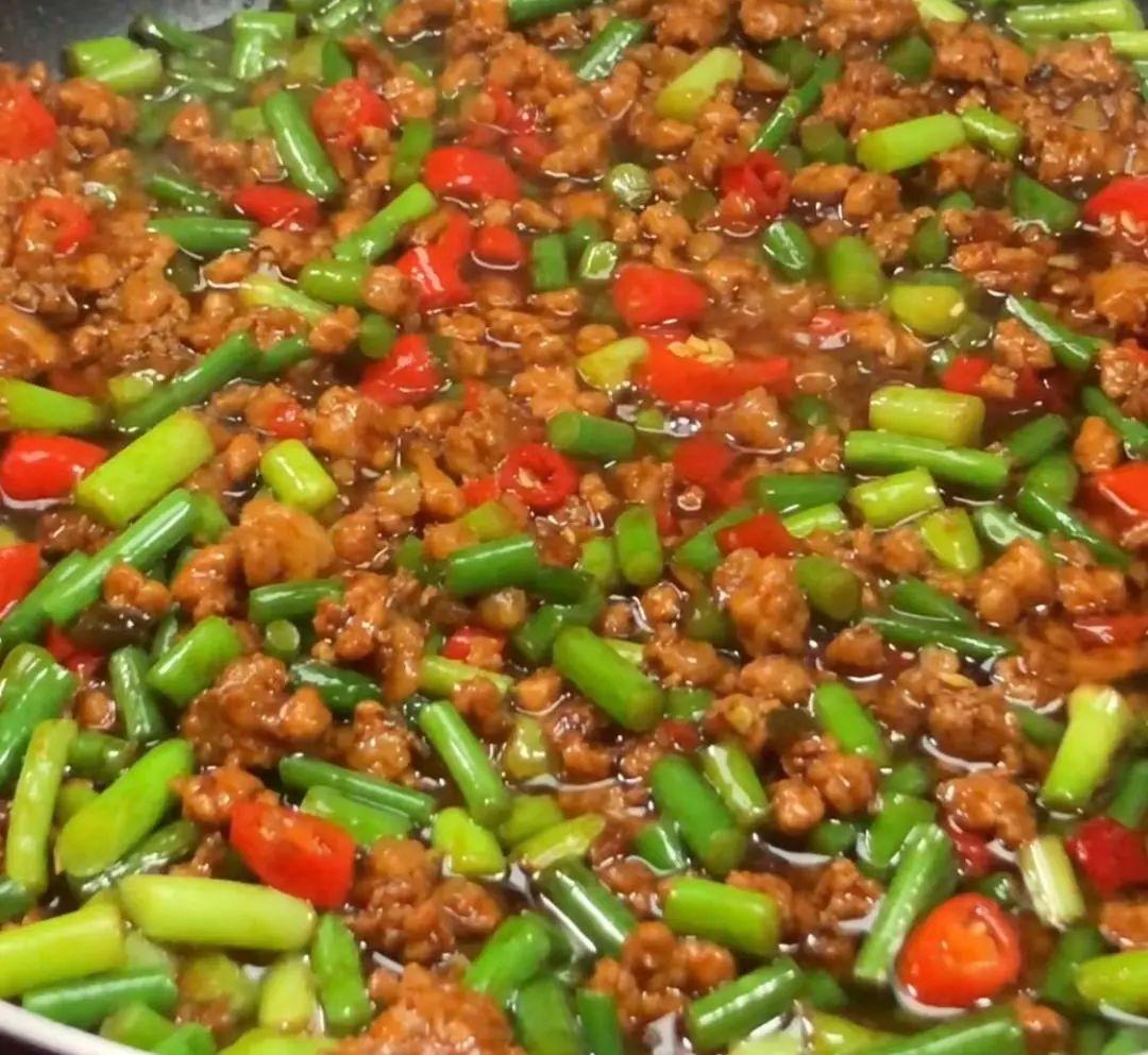 蒜苔炒肉的做法窍门（蒜苔炒肉末怎么炒好吃）-10