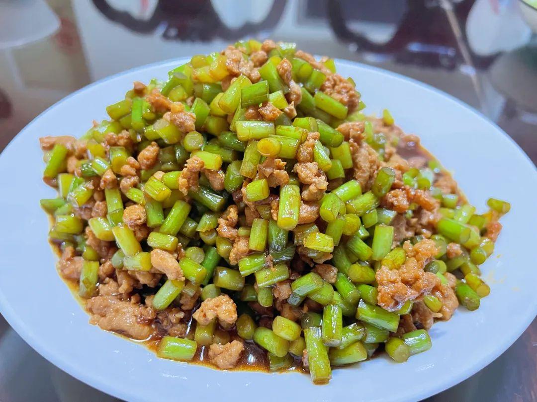 蒜苔炒肉的做法窍门（蒜苔炒肉末怎么炒好吃）-12