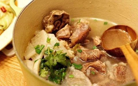 牛腩炖萝卜怎么做又烂又好吃_牛腩清炖萝卜的做法窍门