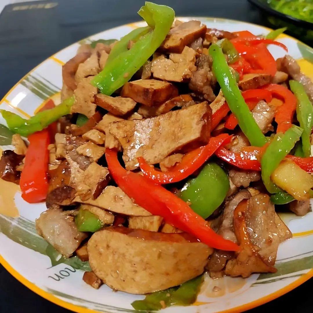 青椒炒香干怎么炒好吃（青椒香干炒肉的做法）-13