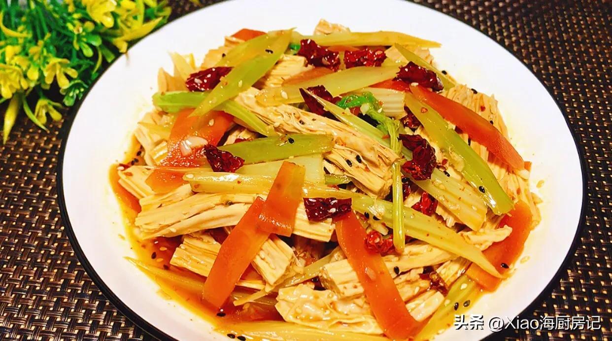 凉拌芹菜腐竹的做法家常简单「达人分享」-11