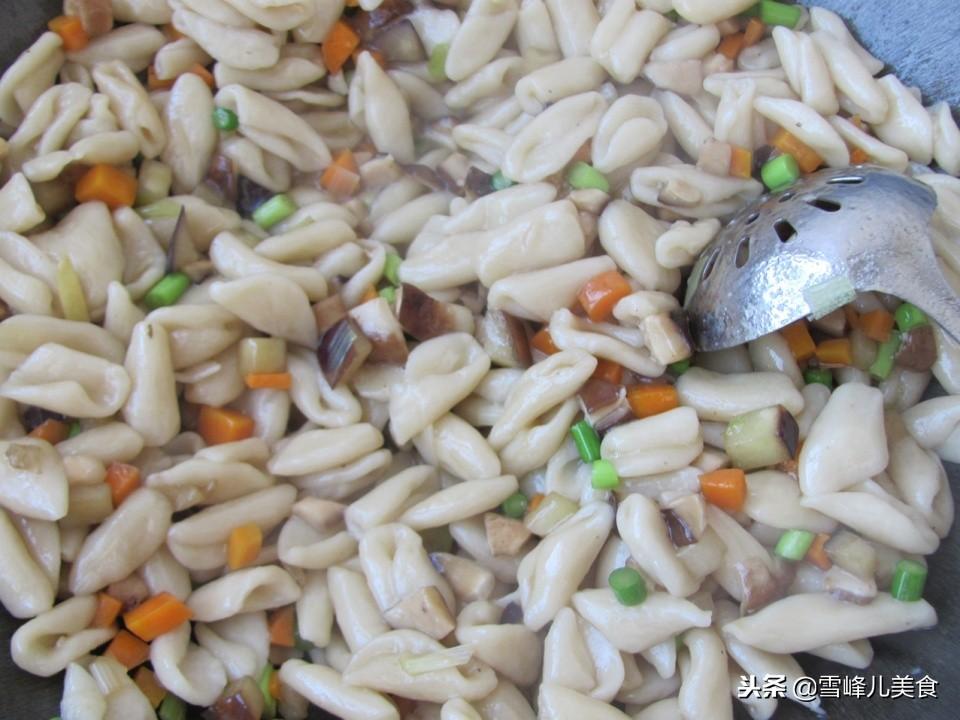 陕西小吃猫耳朵的做法（猫耳朵面怎么做出来的）-9