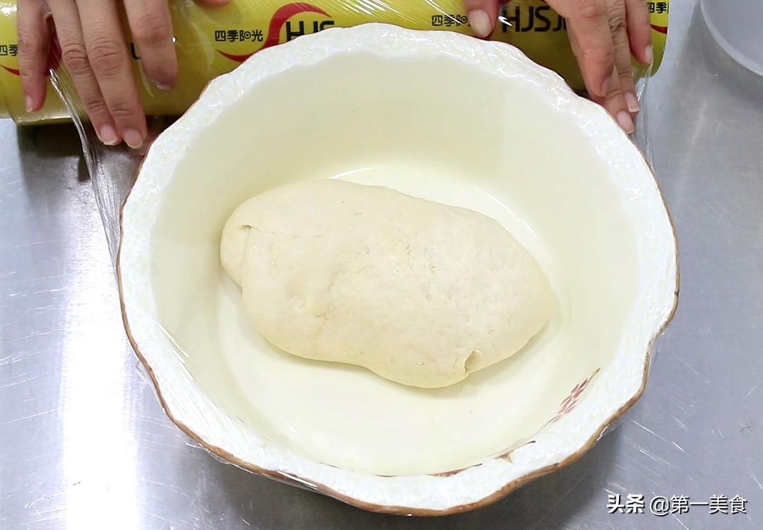 红薯做面食怎样做好吃又简单，红薯饼用面粉的做法-3