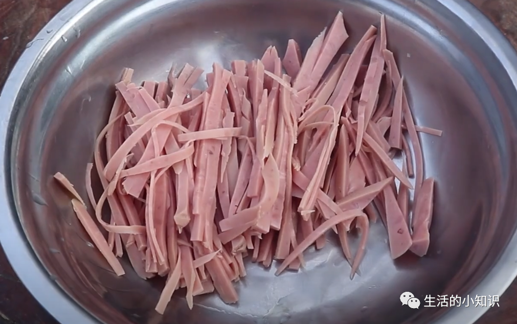 鸡蛋土豆饼的家常做法（土豆丝鸡蛋饼怎么做）-6