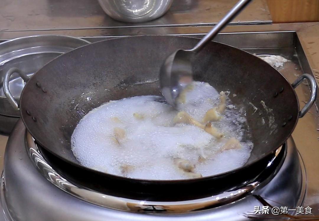 红烧鸡爪怎么弄才好吃又简单（红烧鸡爪的制作方法和配料）-4