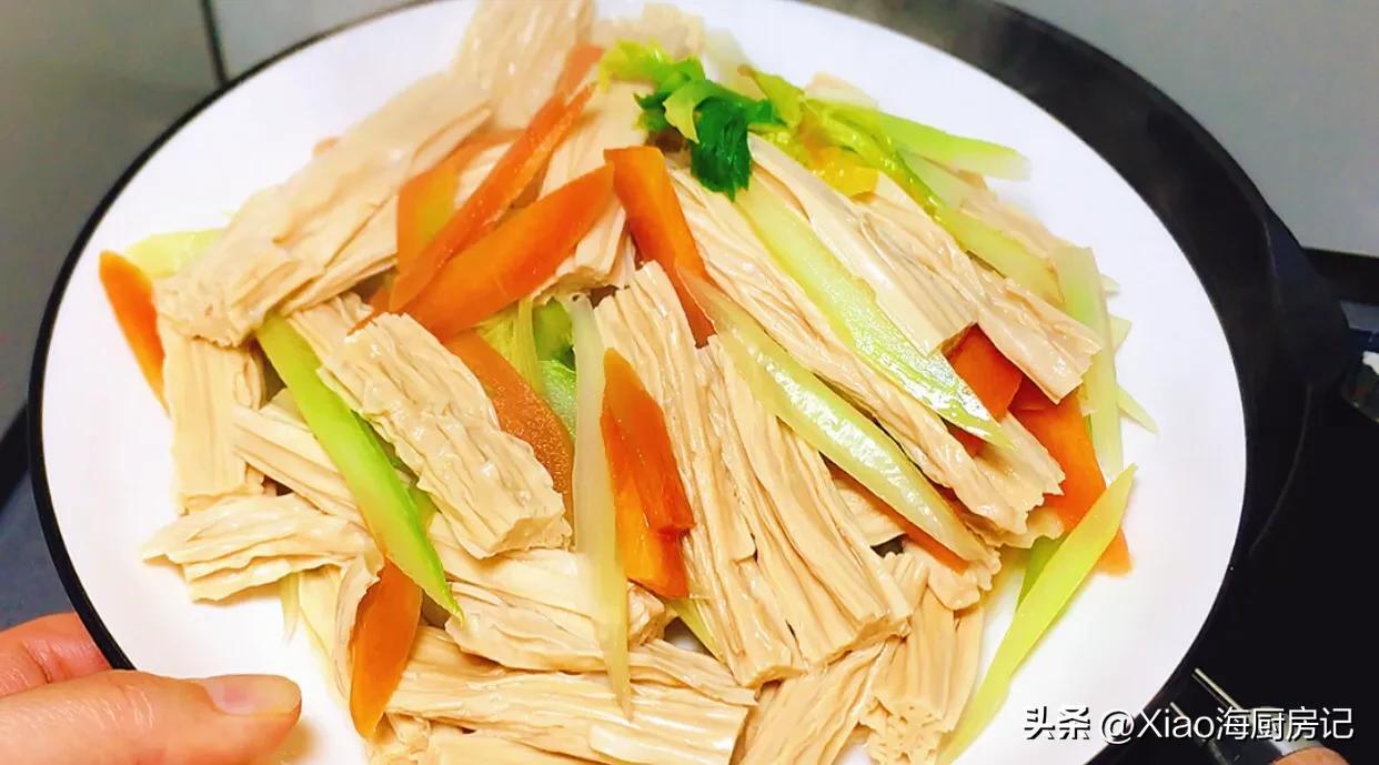 凉拌芹菜腐竹的做法家常简单「达人分享」-6