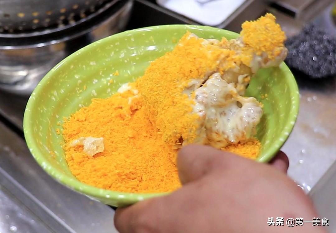 炸鸡腿怎么炸才又脆又嫩面包糠_炸鸡腿怎样裹面包糠-9