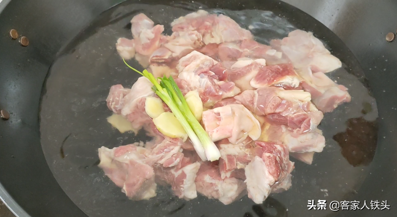 羊肉汤锅的做法及配料（羊肉怎么煲汤有营养）-3