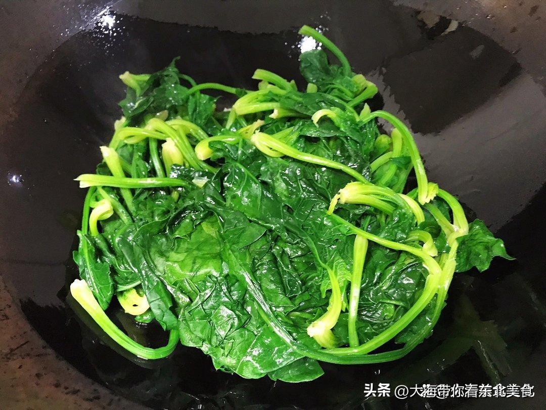 清炒菠菜怎么做好吃（焯菠菜的正确做法）-15