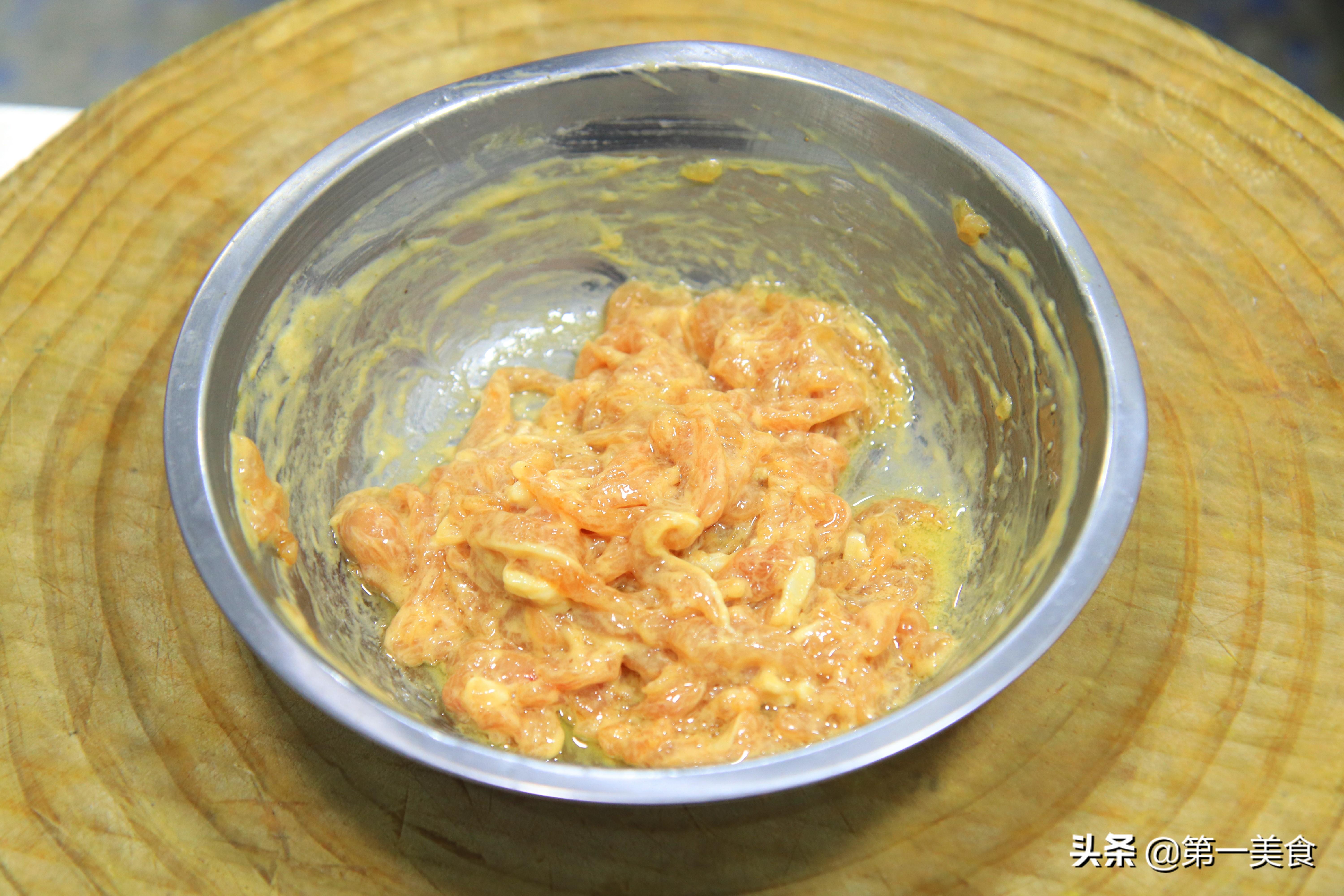 黄花菜炒肉丝怎么做（黄花菜炒肉丝怎么炒好吃）-3