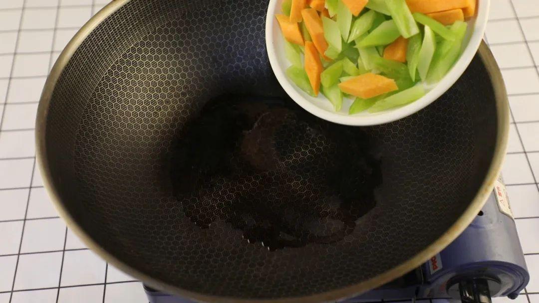 腰果虾仁怎么炒好吃 （腰果虾仁的制作方法）-3